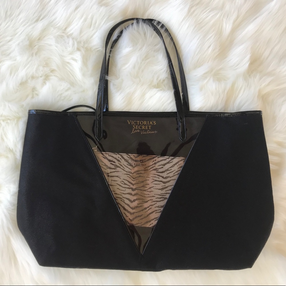 Victoria’s Secret Tote & Wristlet💕